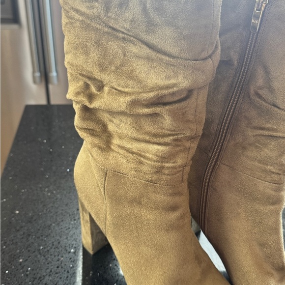 Boots MarC Fisher size 8 1/2 exellent Conditions - Picture 9 of 10